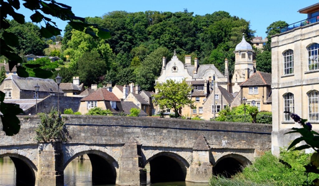 Airport Transfer in Bradford-on-Avon