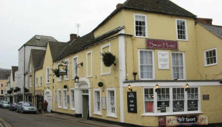 airport transfer in Kingswood