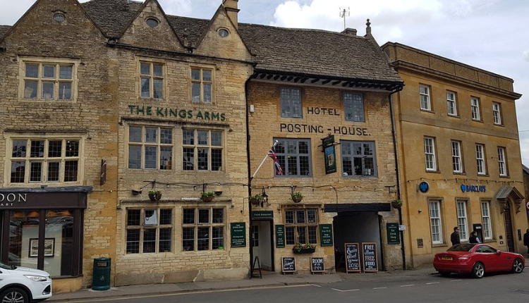 airport transfer in Kingswood