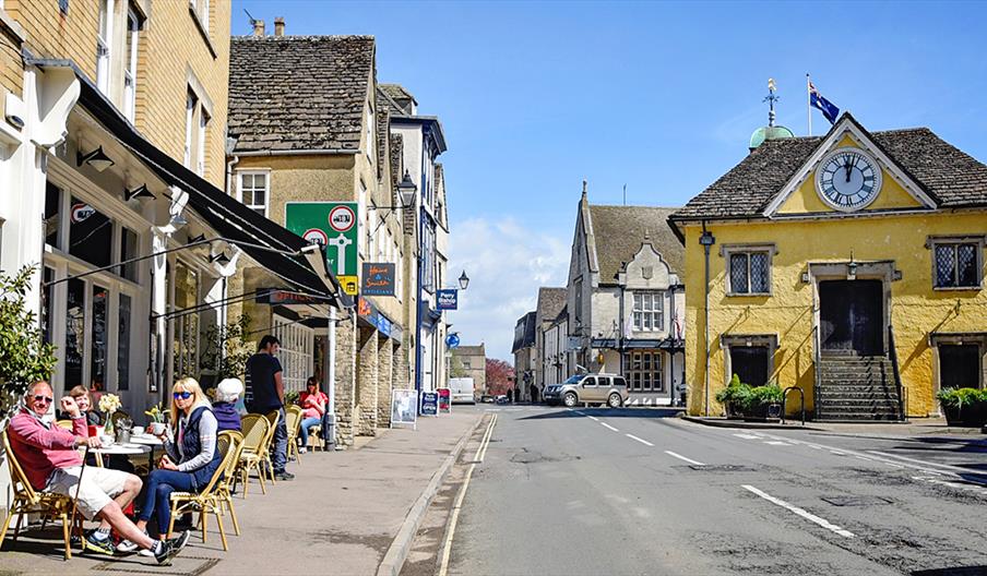 Executive airport transfer in Tetbury
