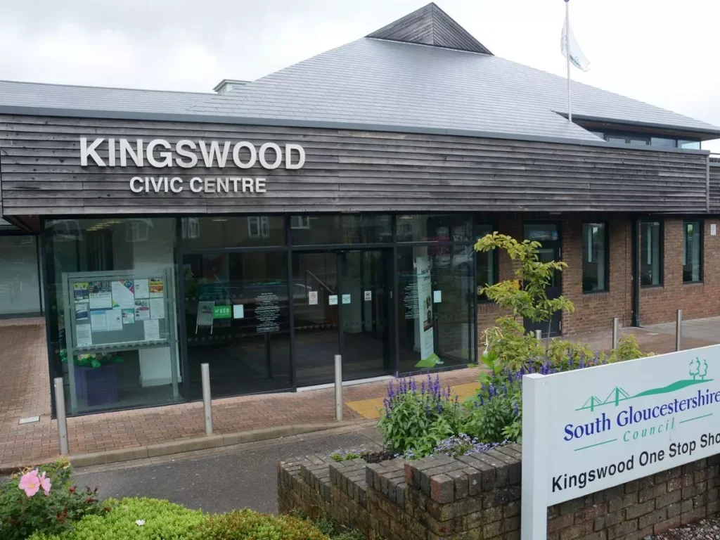 airport transfer in Kingswood