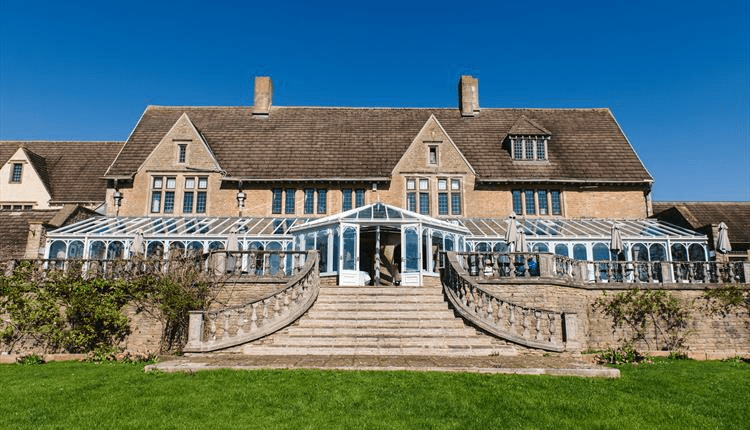 Executive airport transfer in Royal Wootton Bassett